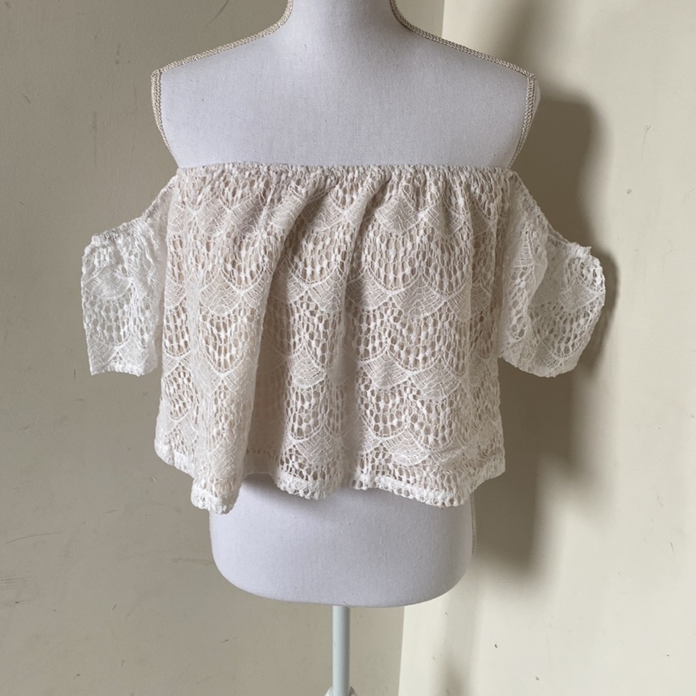 🥭 (4 for $15) ROE+MAY Lacy Off the Shoulder Crop Top - Picture 2 of 9
